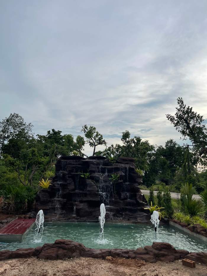 28 - รับออกแบบจัดสวนน้ำตก ทั่วไทย | สร้างบ่อปลา ขายหินจัดสวน ปูหญ้า รับสร้างบ่อปลา ทำน้ำตก จำหน่ายหินและงานปูนปั้นอื่นๆ